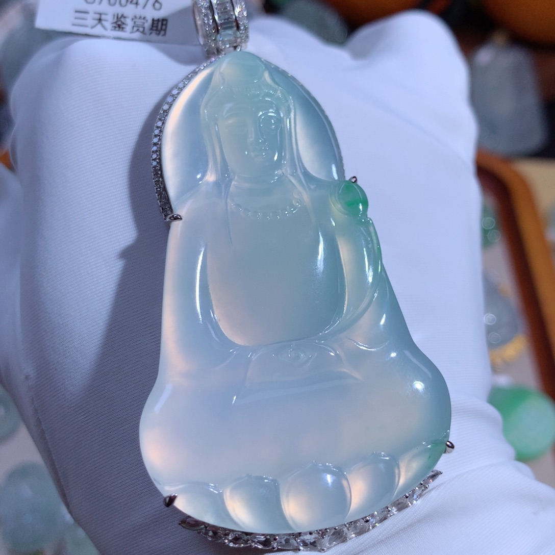 翡翠颈饰18K金镶嵌素衣观音