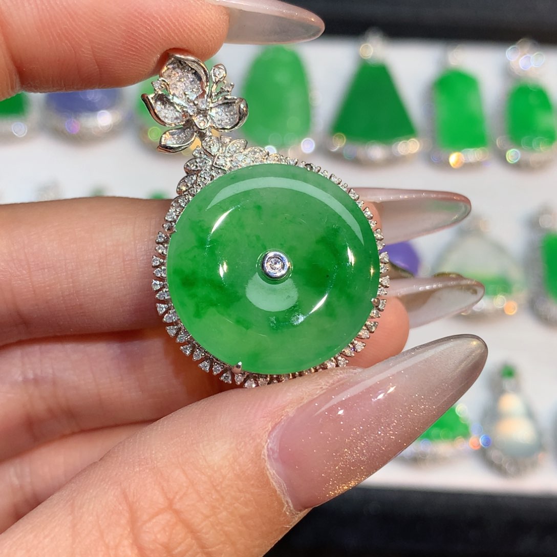 翡翠颈饰18K金镶嵌翡翠