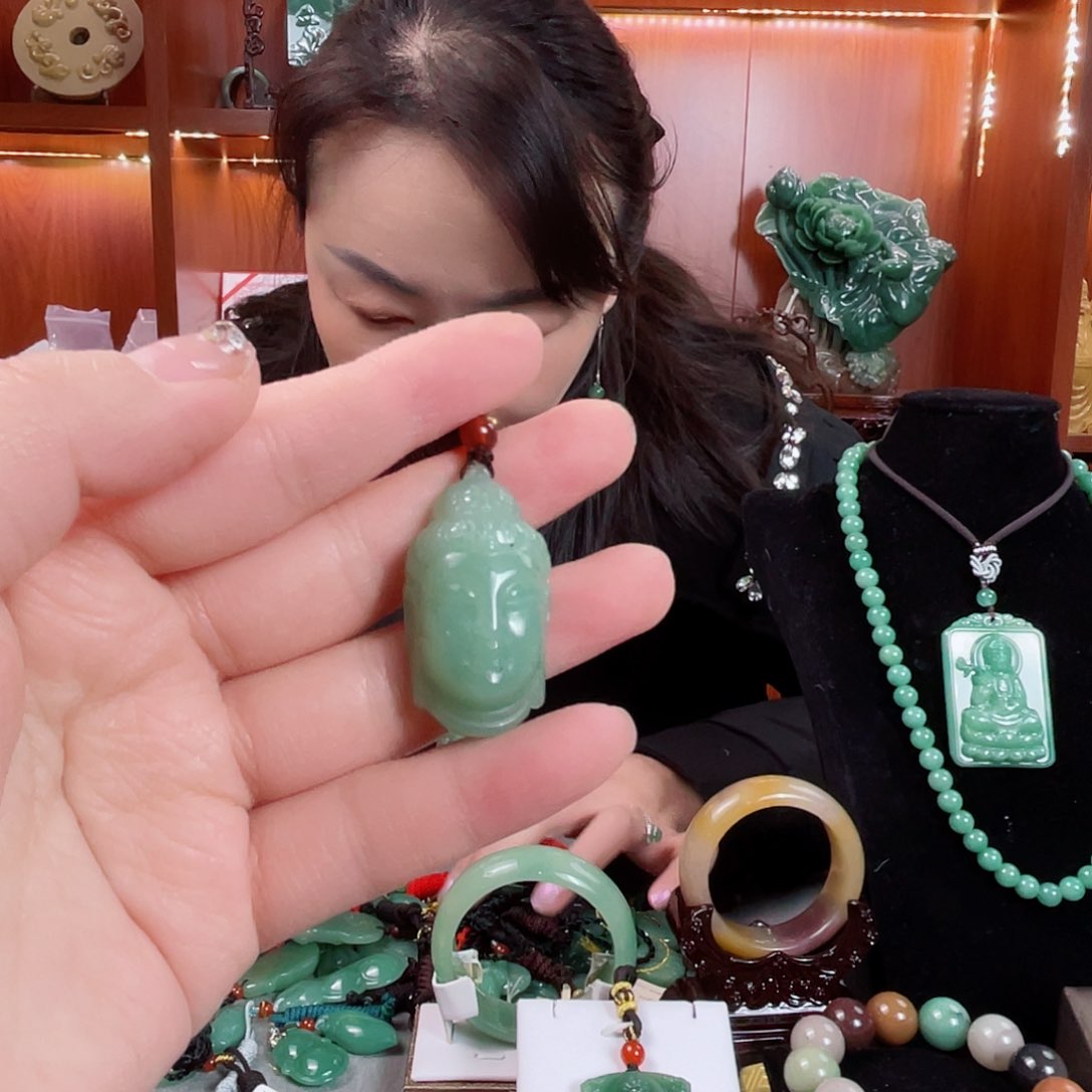 密玉（石英质玉）颈饰未镶嵌