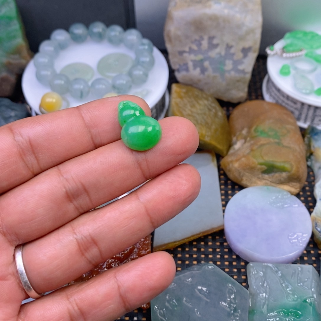 翡翠颈饰未镶嵌朋**好翡翠