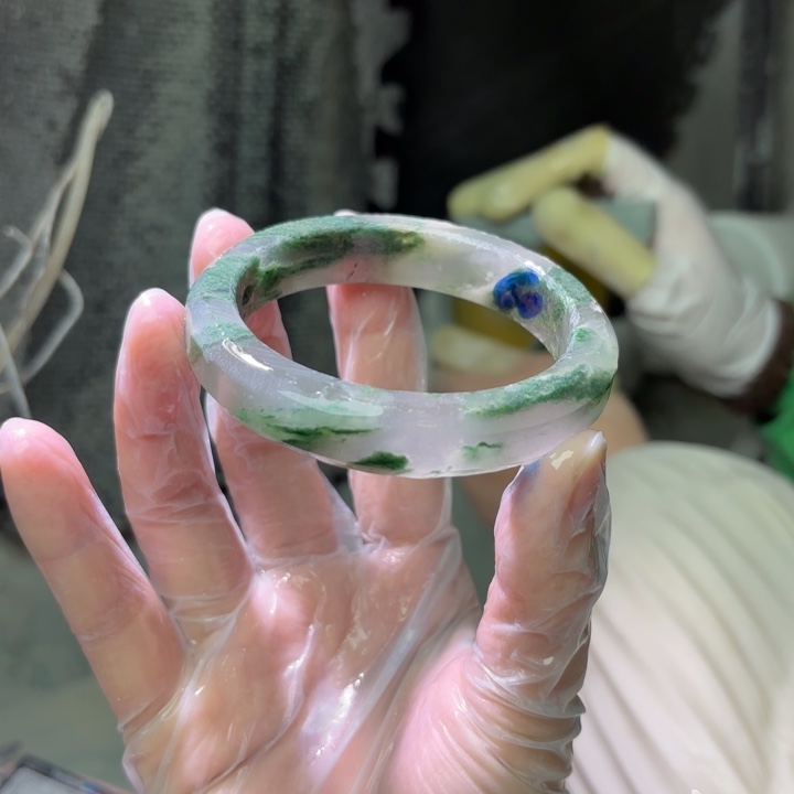 雪***恋石英质玉未镶嵌手镯定制