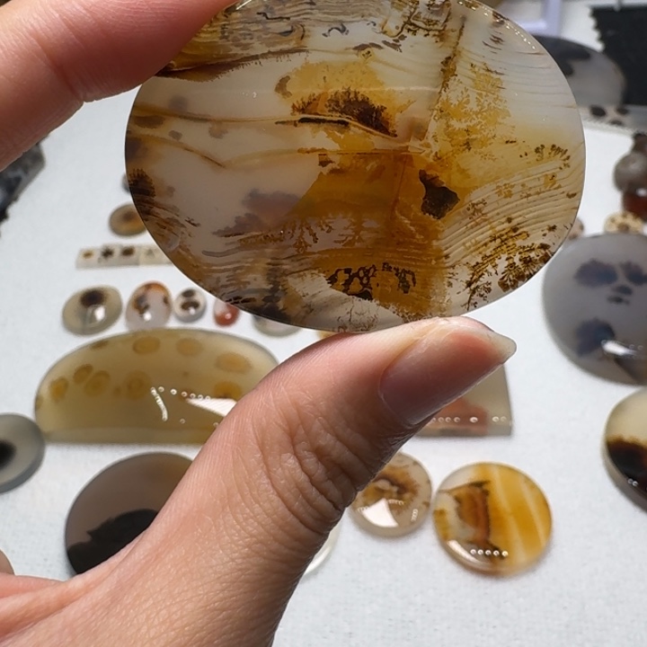 玛瑙/玉髓未镶嵌珠宝奇石