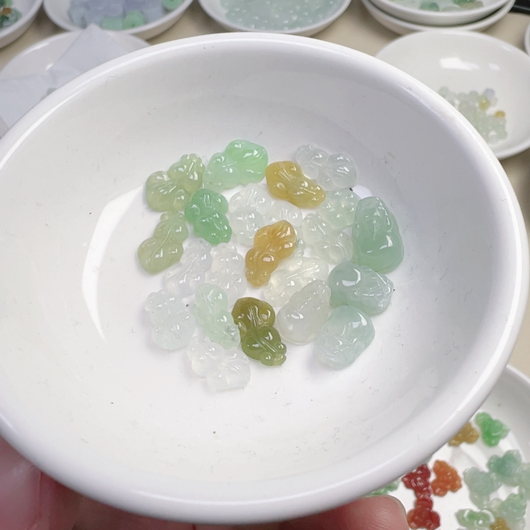 翡翠散珠金鱼一条