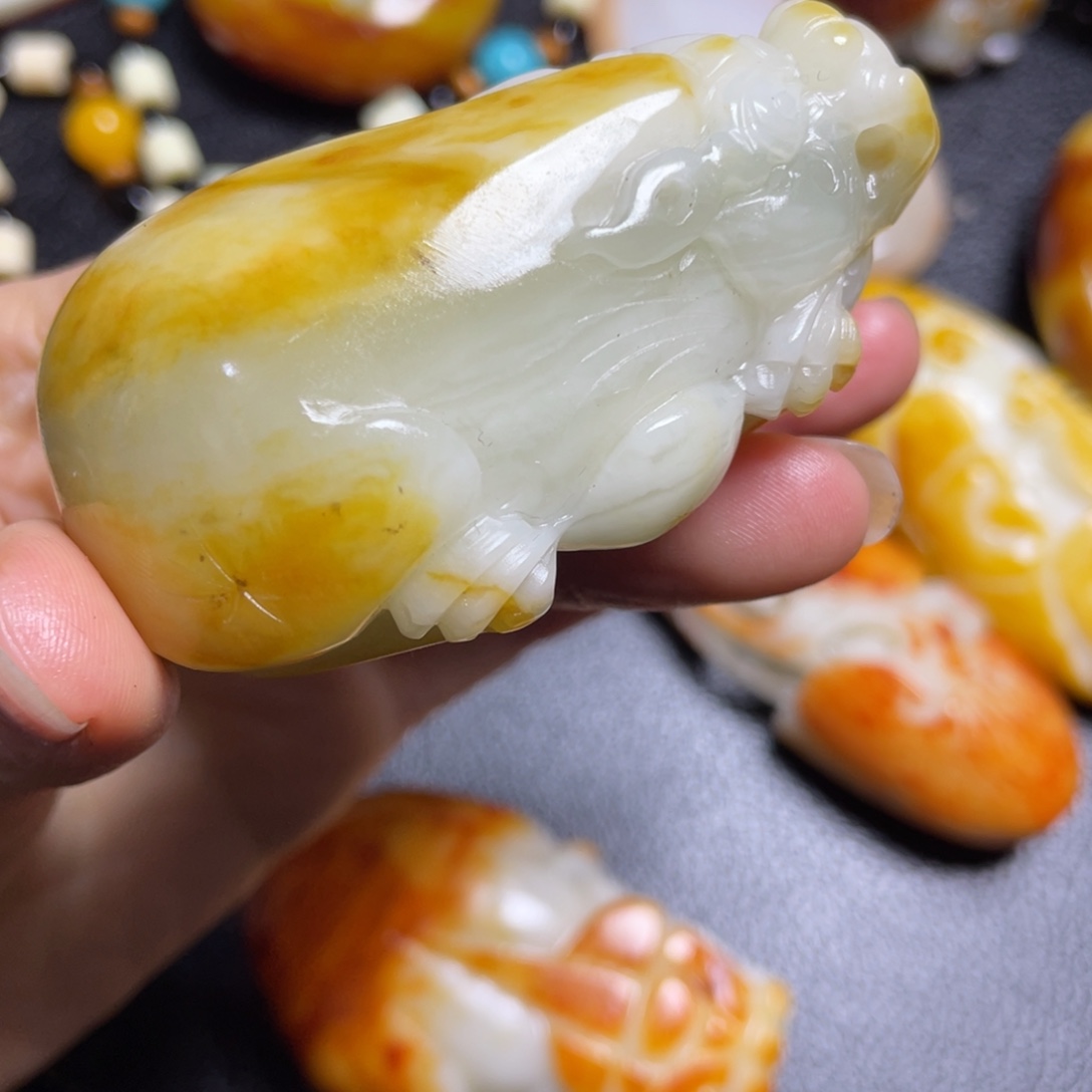 珍***下和田玉未镶嵌颈饰