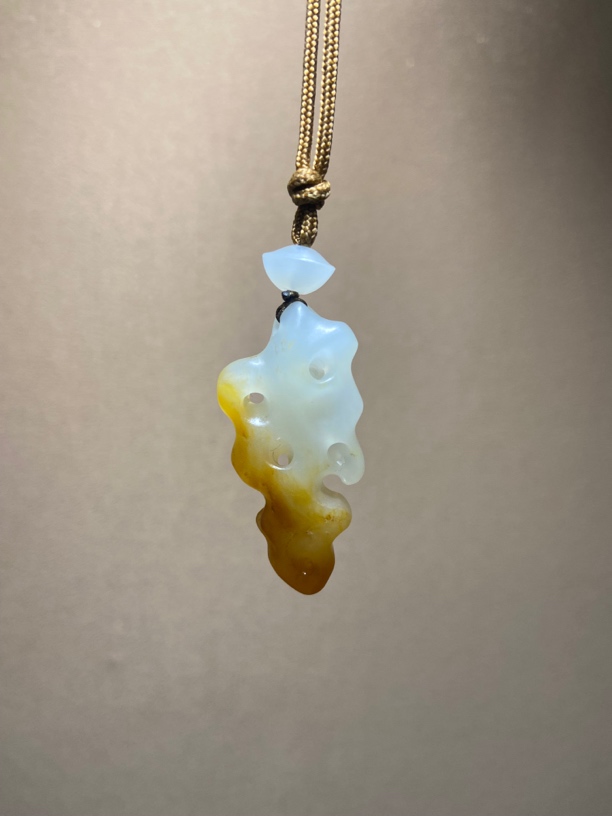 精美和田玉新疆料吊坠·太湖石