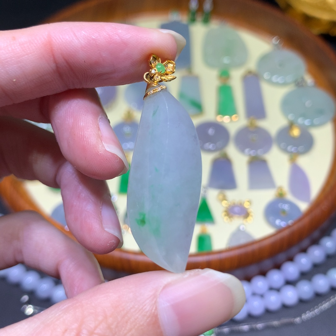 翡翠吊坠(不含链)18K金镶嵌
