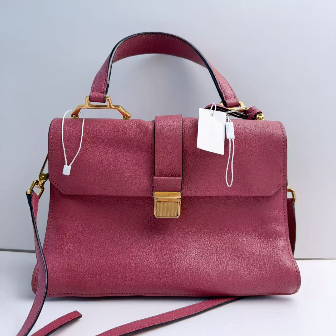 95新 MIU MIU/缪缪 缪缪浅粉色翻盖手提包