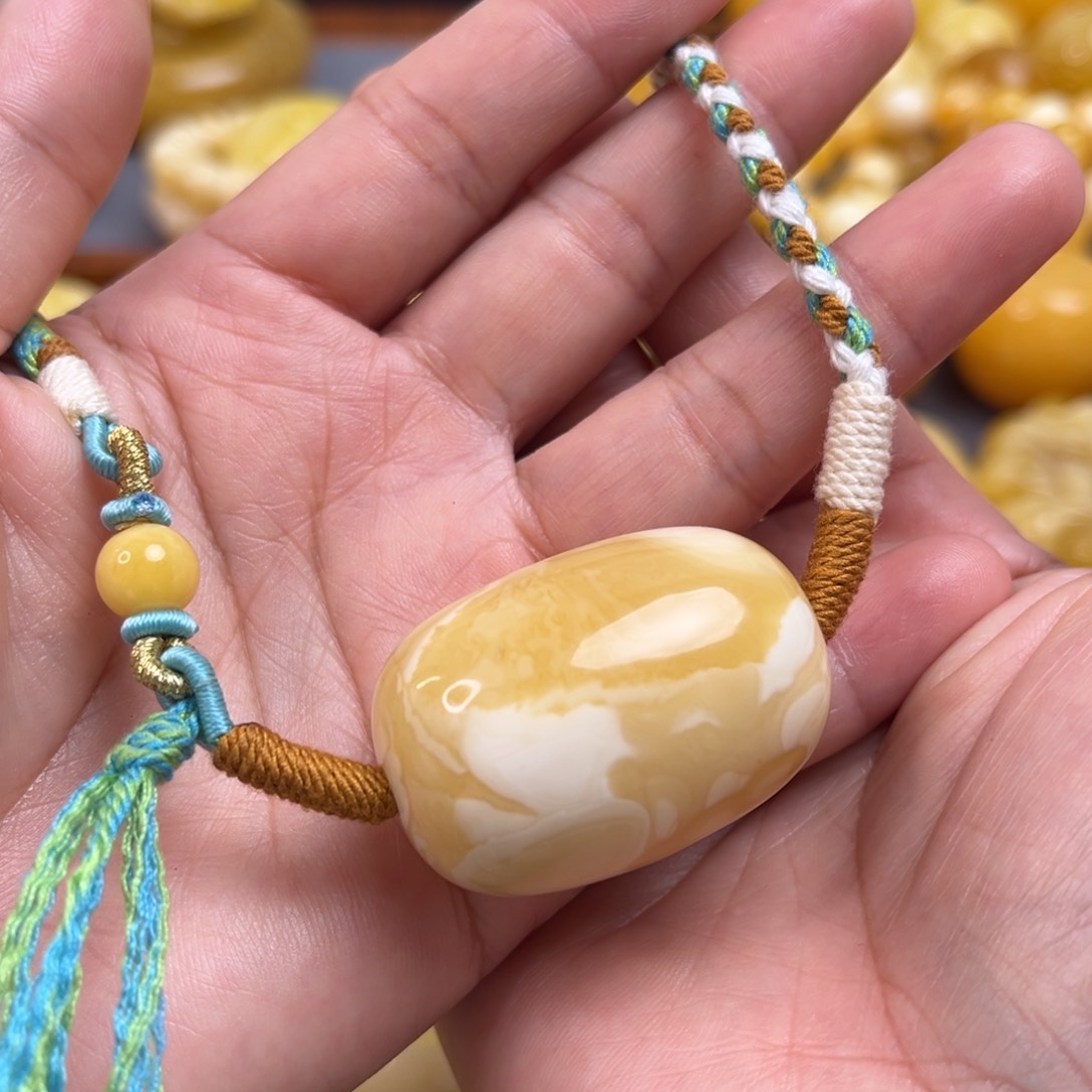 蜜蜡裸石未镶嵌枣珠锁骨