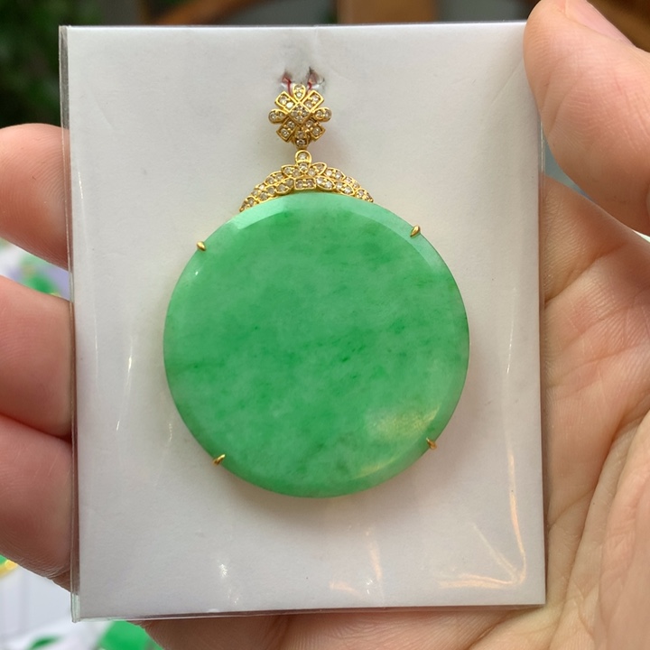 翡翠颈饰18K金镶嵌翡翠吊坠