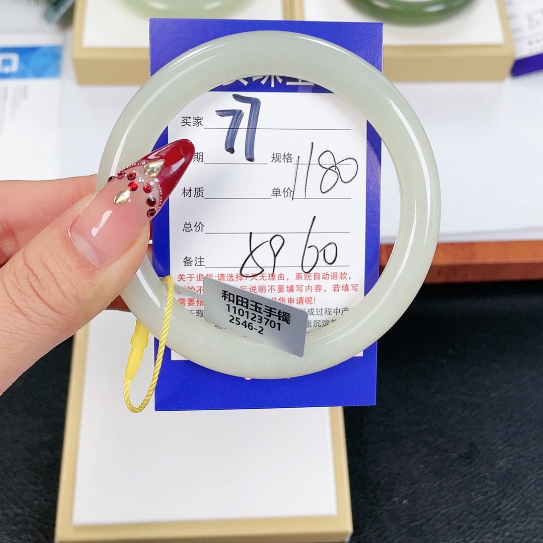 和田玉手镯未镶嵌