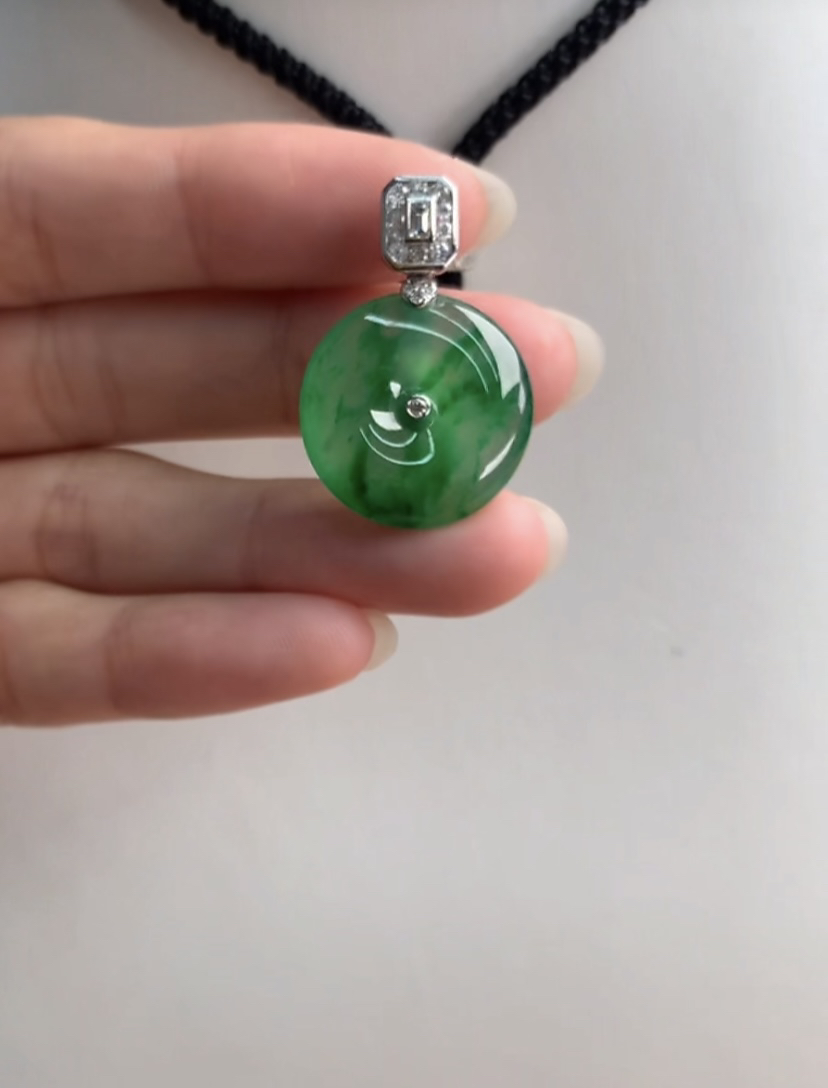 天然A货缅甸翡翠 有一点点棉纹