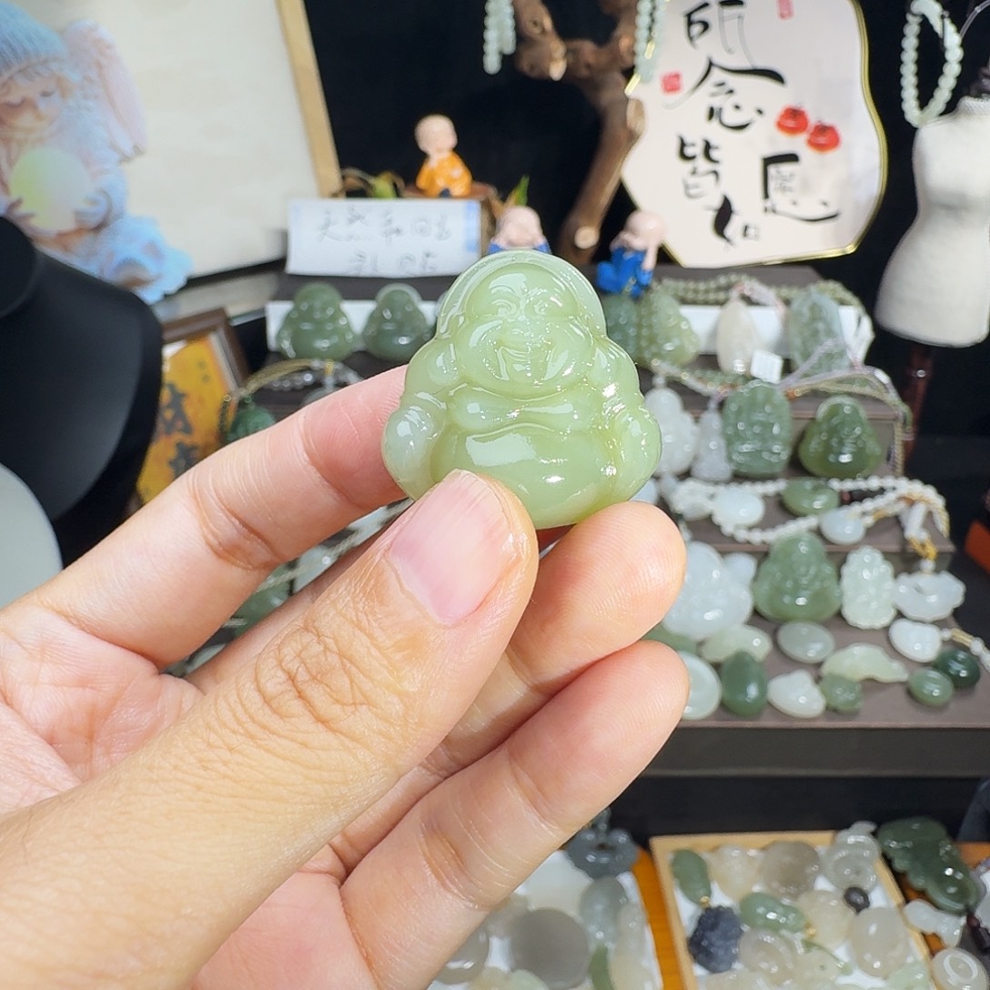 麋****和田玉未镶嵌颈饰