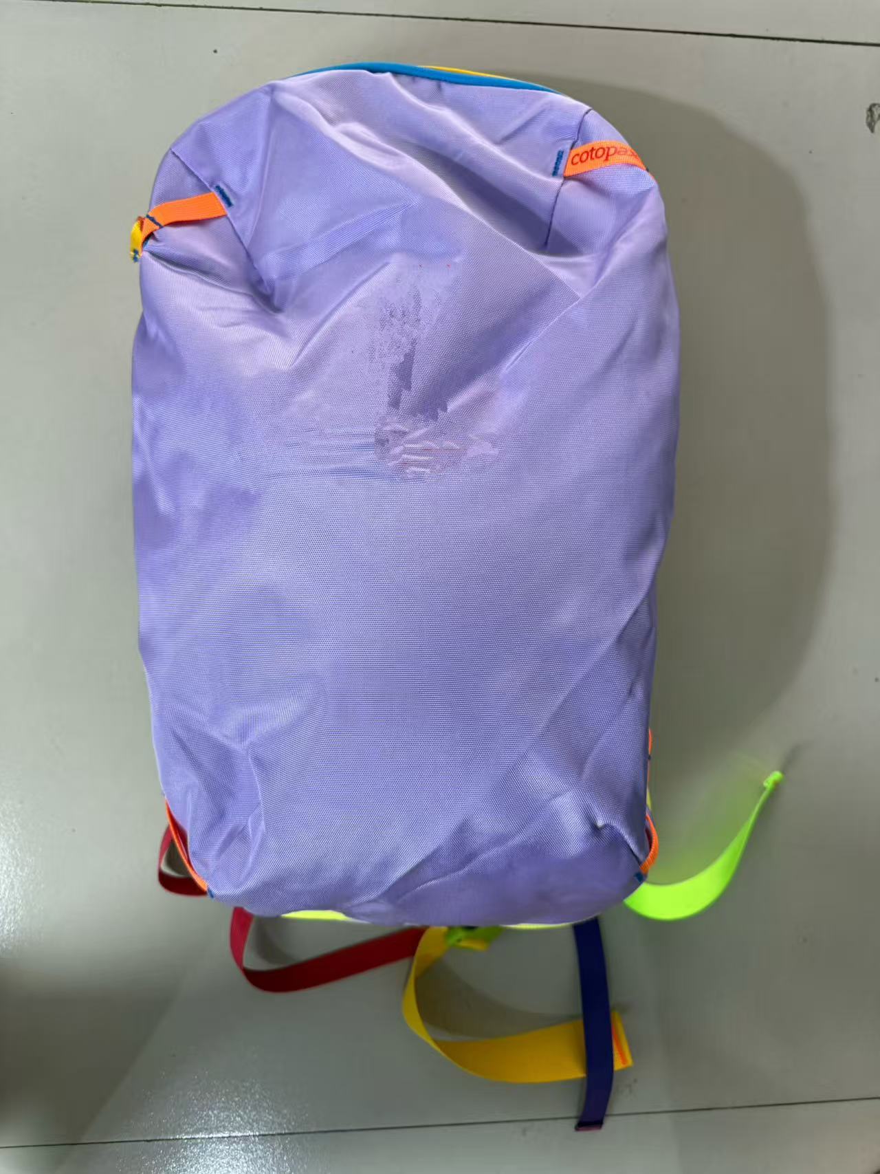 实用多隔层双肩包