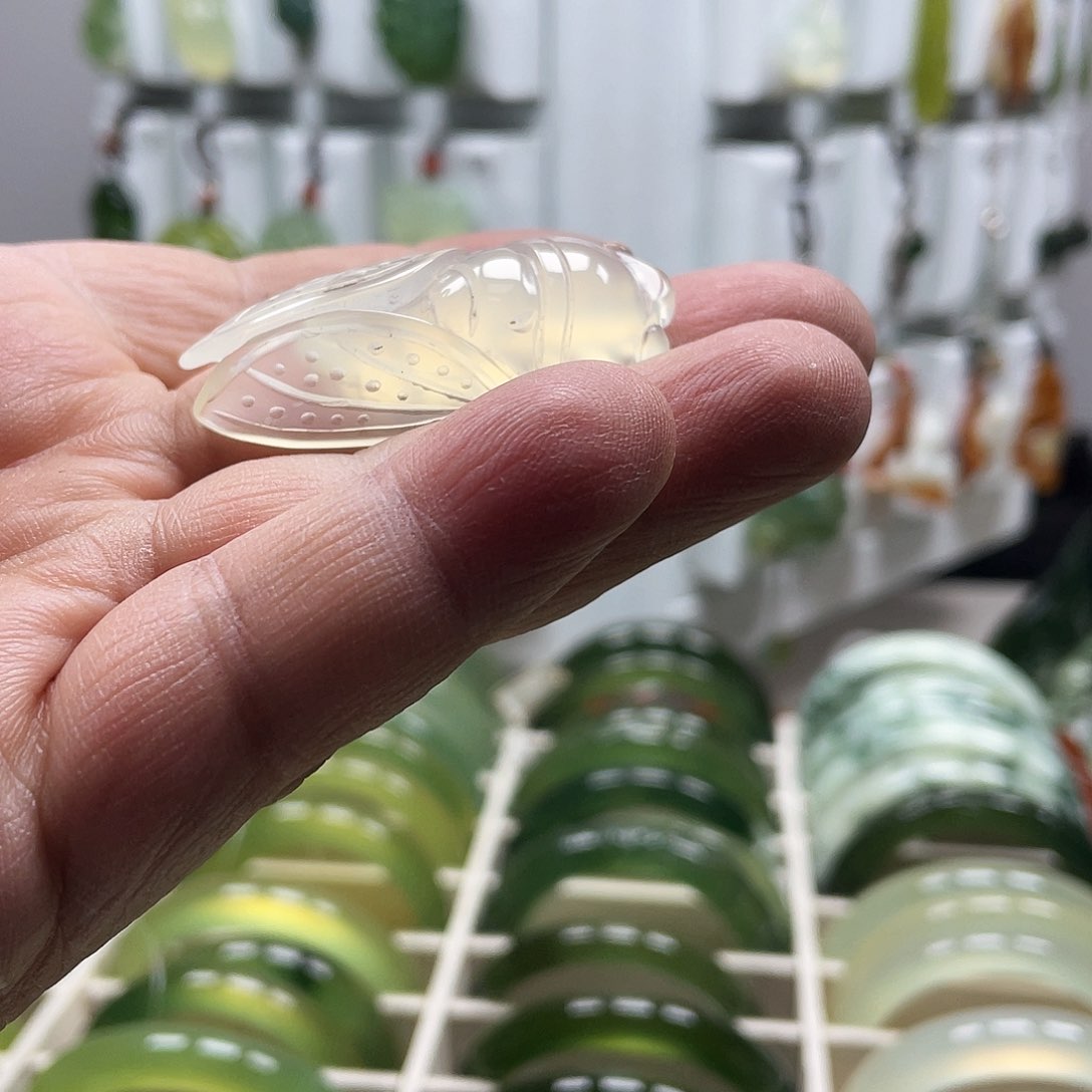 蛇纹石玉颈饰未镶嵌