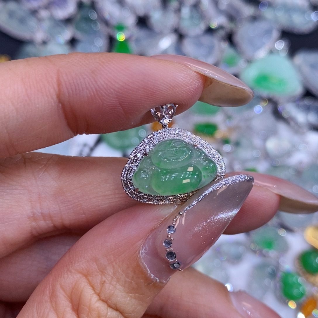 翡翠18K金镶嵌颈饰