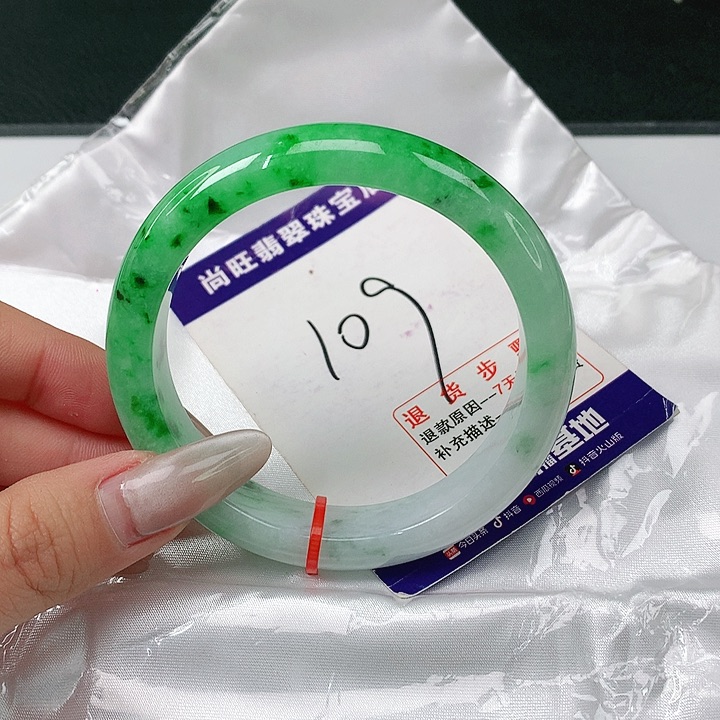 翡翠手镯未镶嵌翡翠12