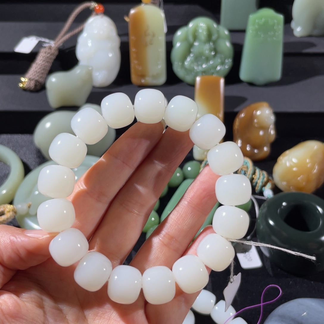 和田玉未镶嵌颈饰手串