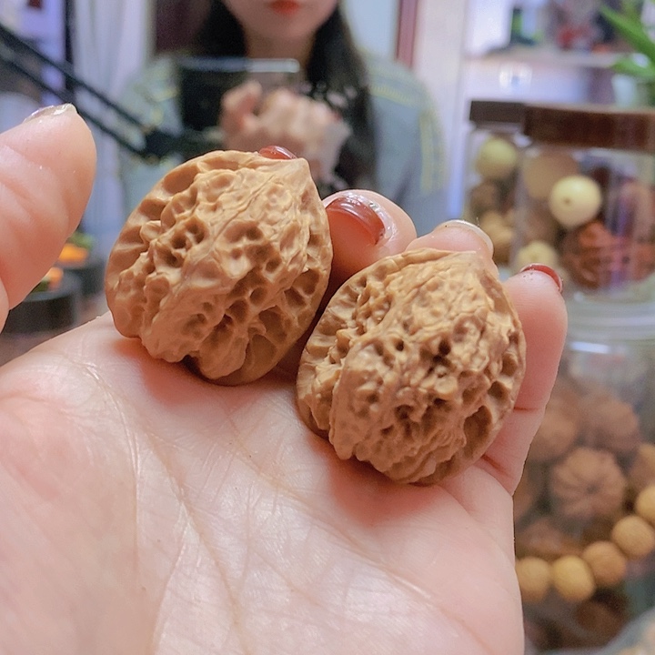 【闪购商品】文玩核桃把件30迷你白蛇谷