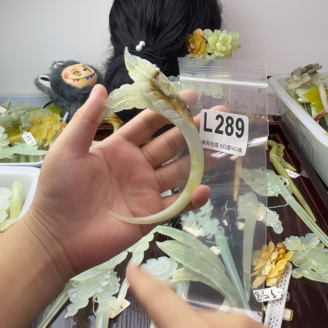 潇***洒蛇纹石玉合金发饰