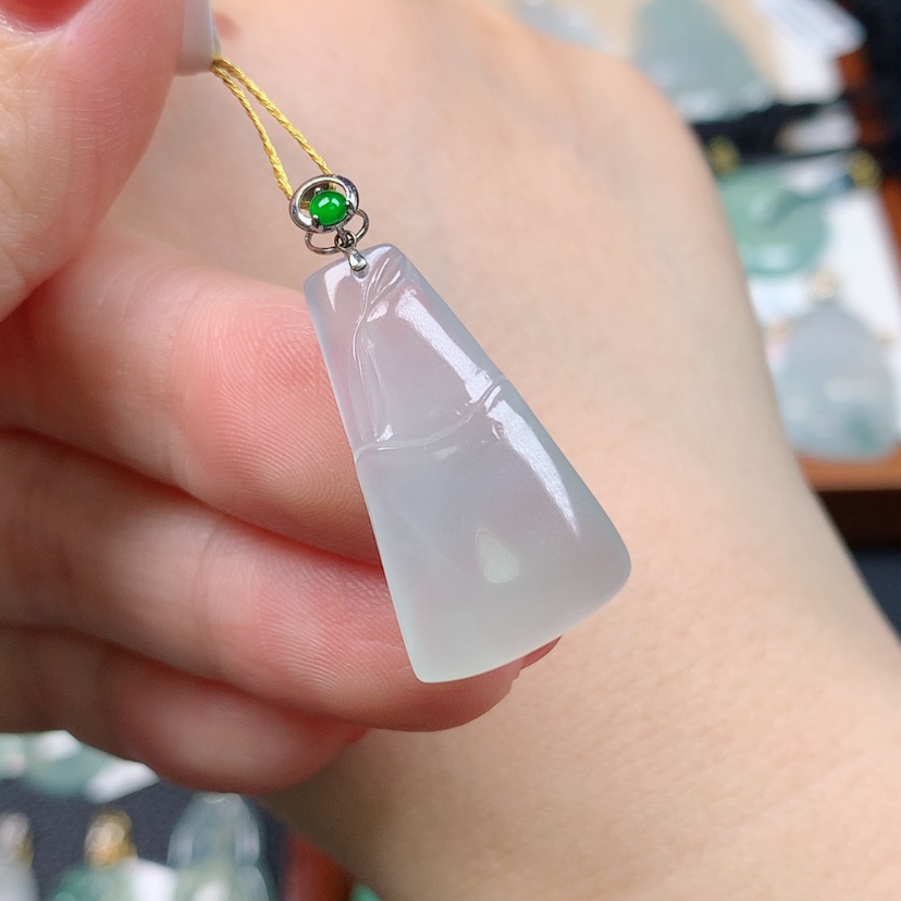 【闪购商品】翡翠18K金镶嵌颈饰竹节