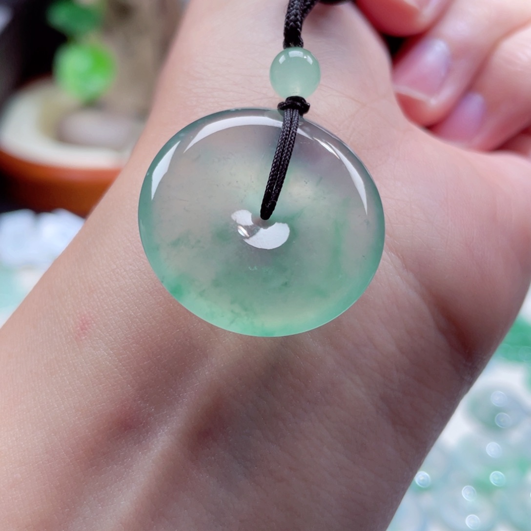 翡翠颈饰未镶嵌扣子