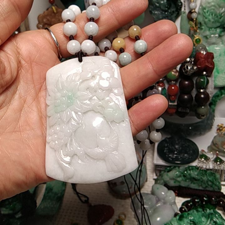 翡翠吊坠(赠链)未镶嵌