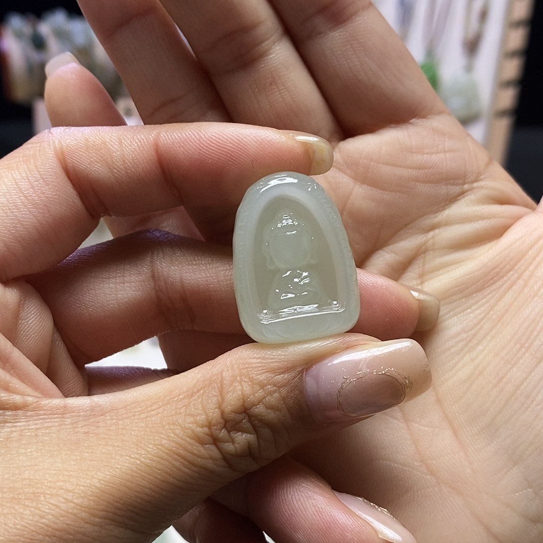 颈饰未镶嵌和田玉步***?