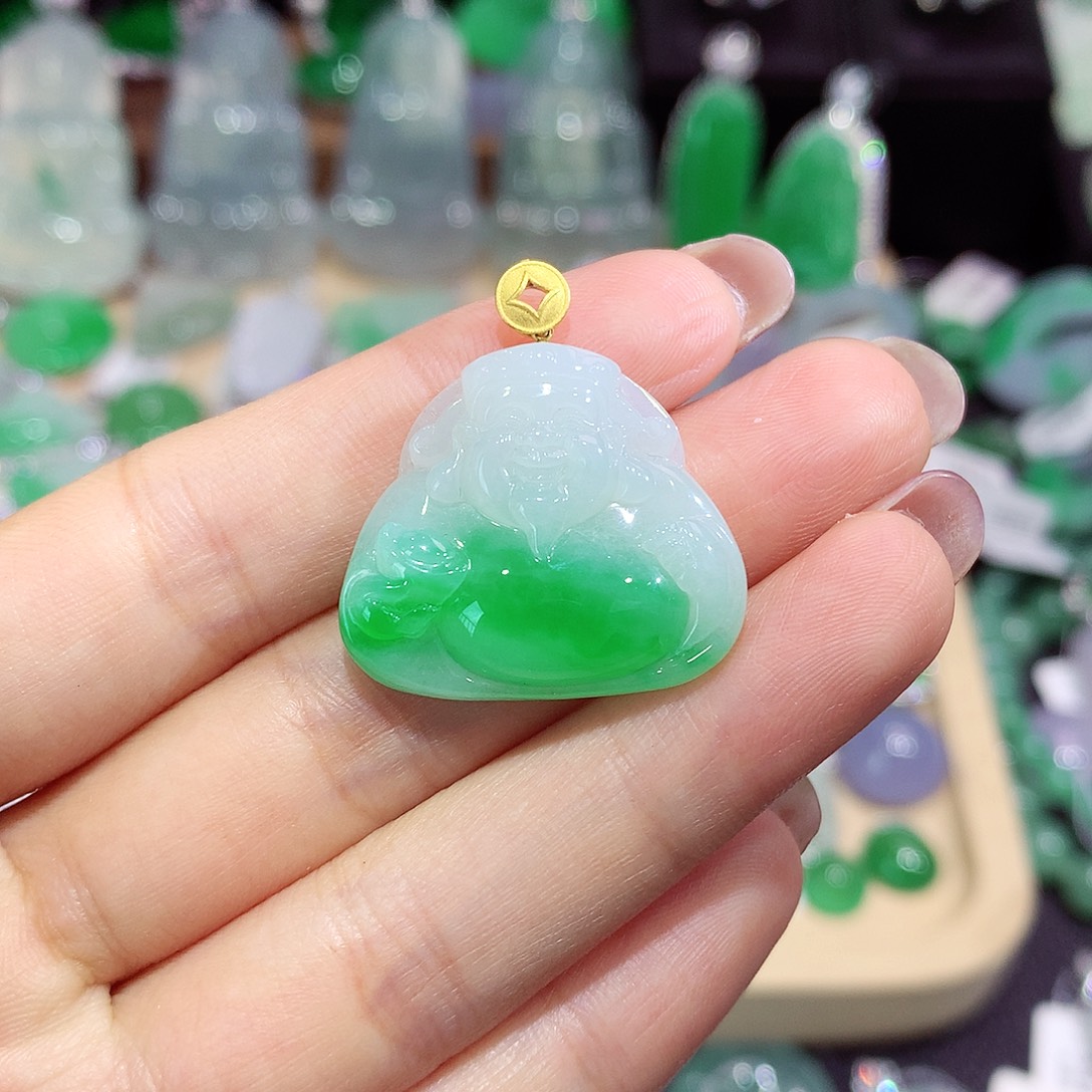 翡翠18K金镶嵌颈饰佛