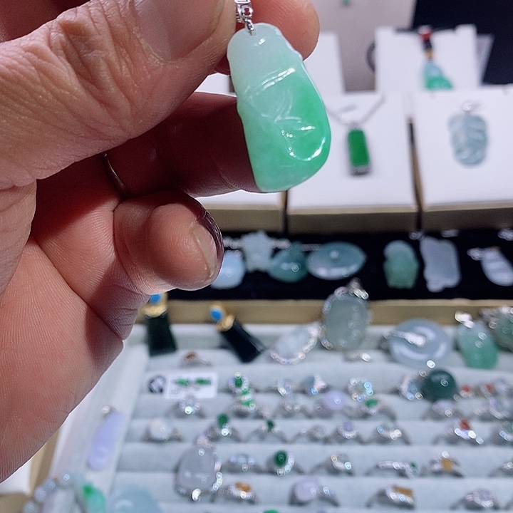 翡翠颈饰18K金镶嵌竹节