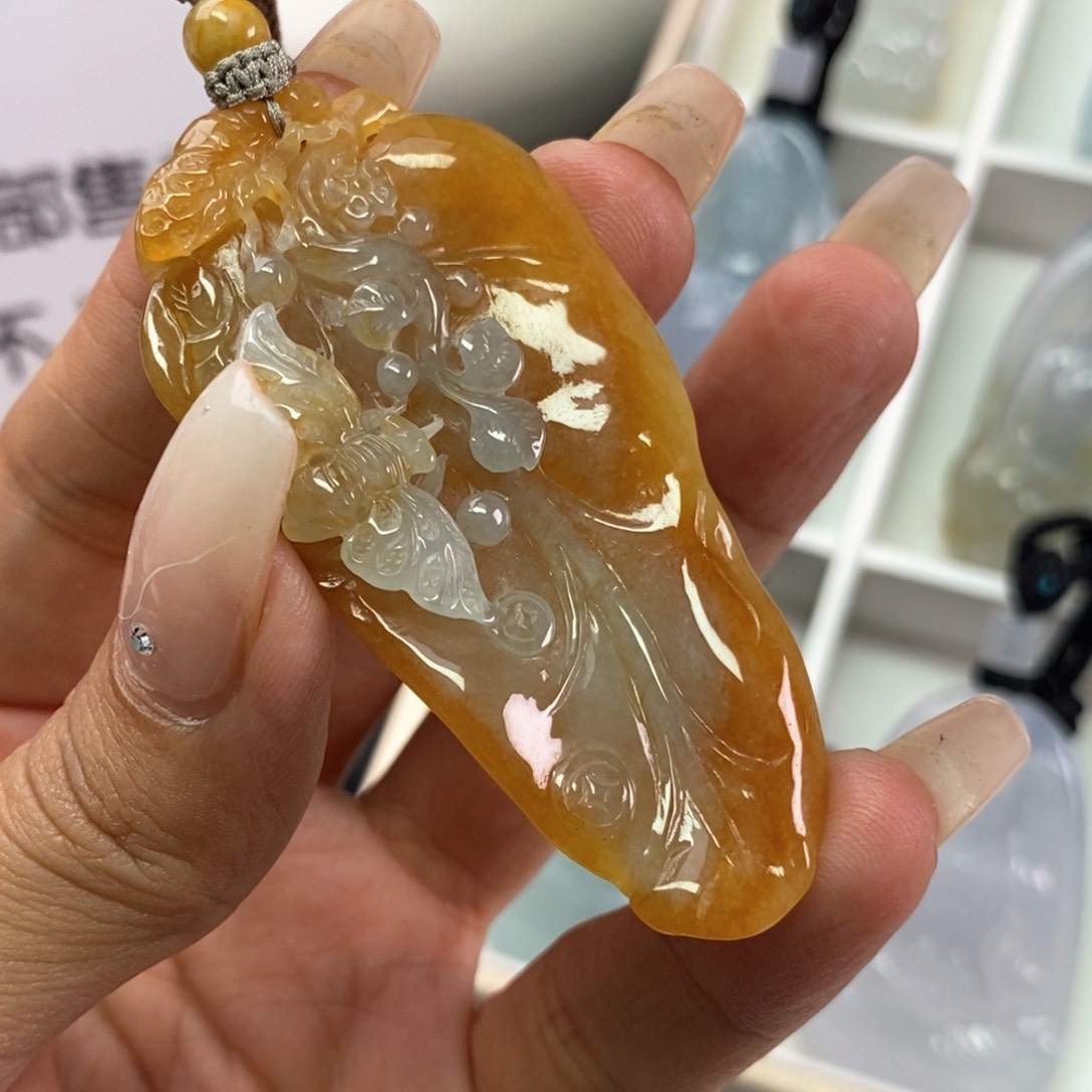 翡翠挂件未镶嵌翡翠