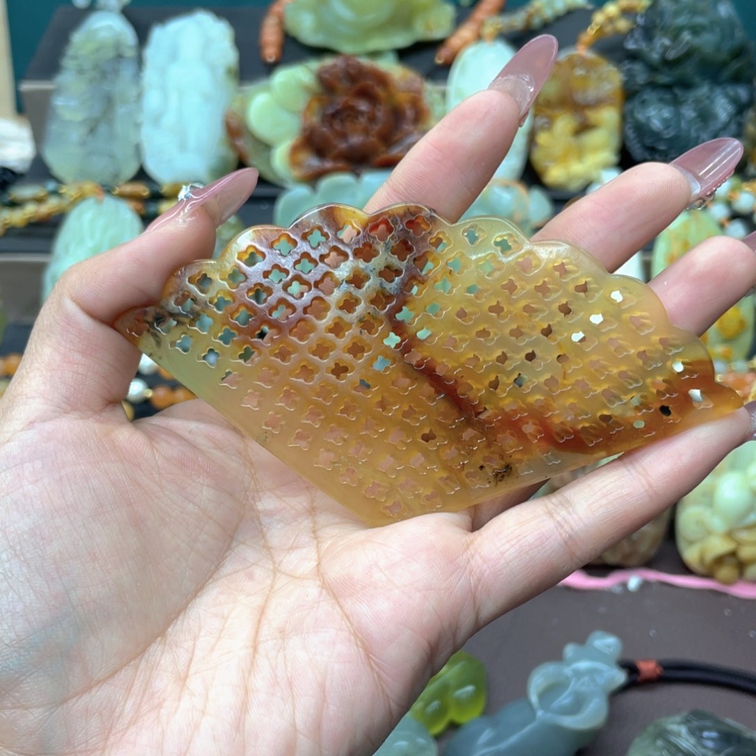 蛇纹石玉颈饰未镶嵌