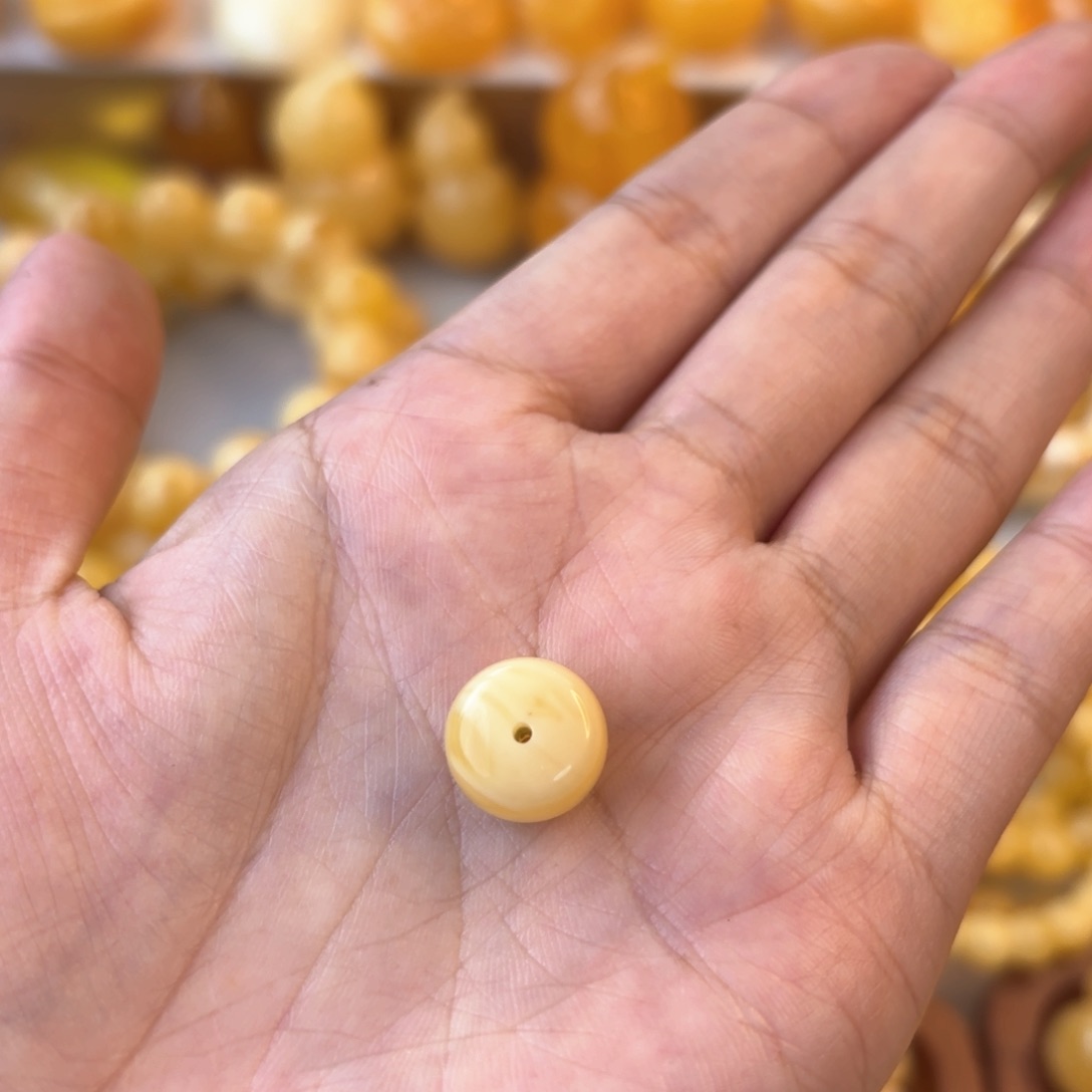 琥珀颈饰未镶嵌蜜蜡