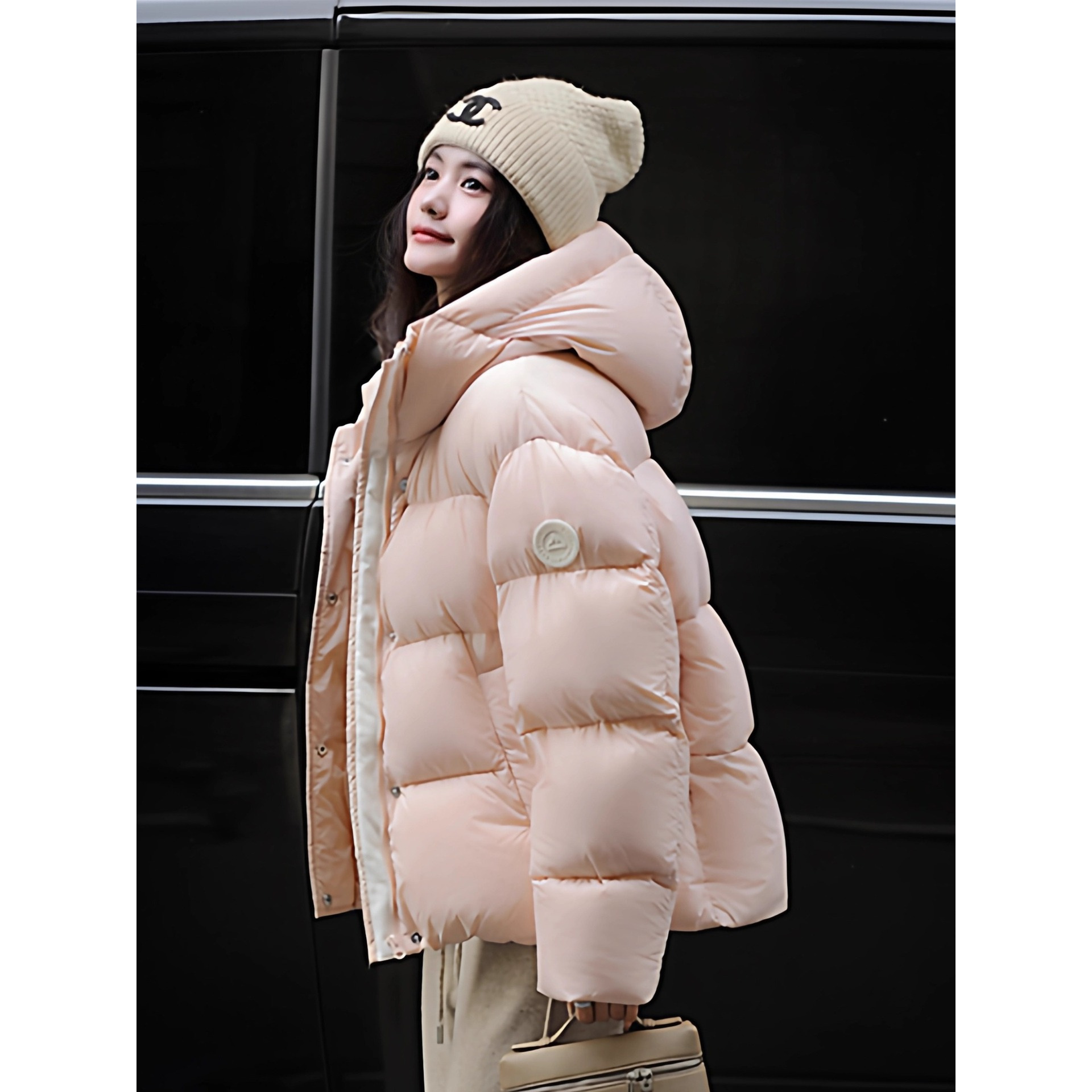 波司登极地联名联名羽绒服女高级感短款2025年时尚连帽设计感袖标