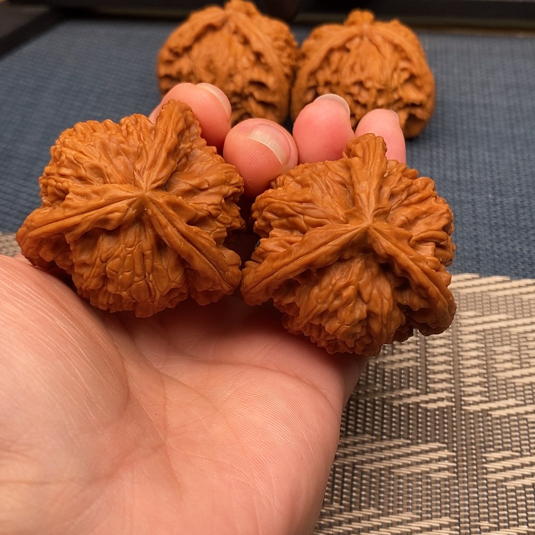 封***爷文玩核桃吊坠三棱