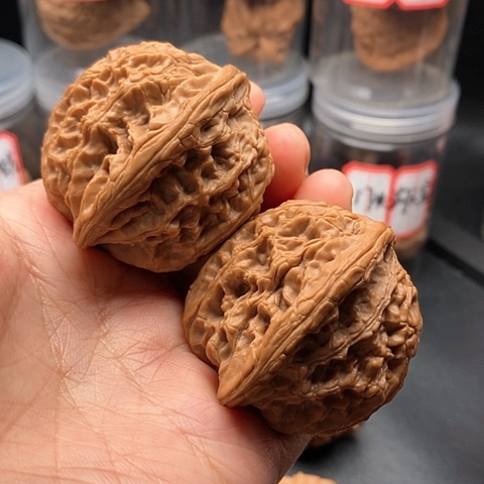文玩核桃把件鸭蛋虎头