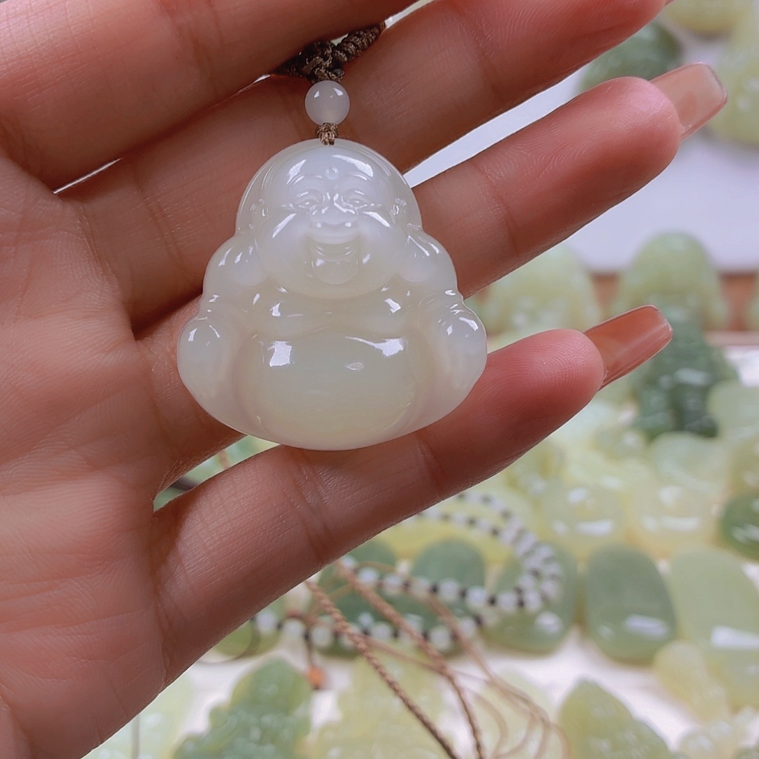 唐***糖和田玉未镶嵌颈饰