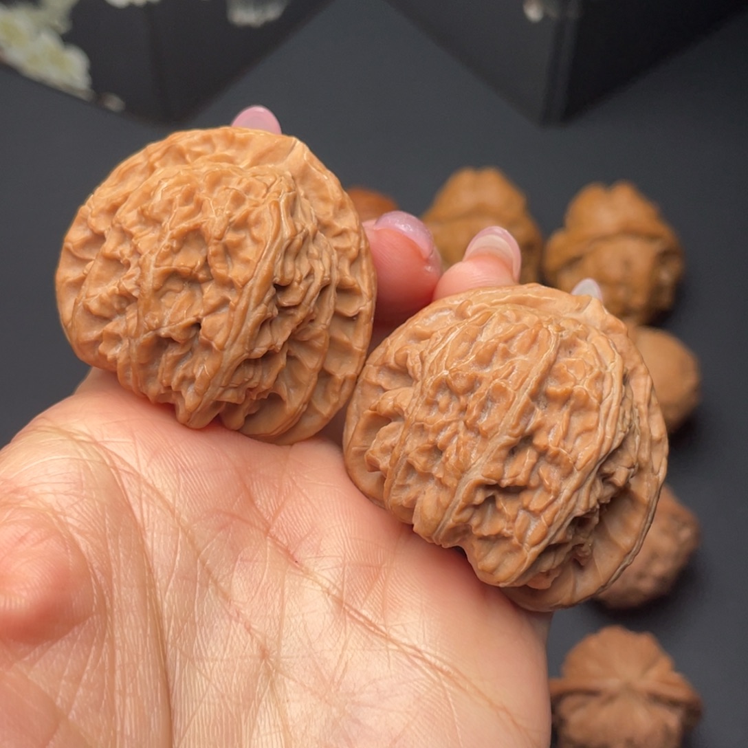 文玩核桃把件40三角白