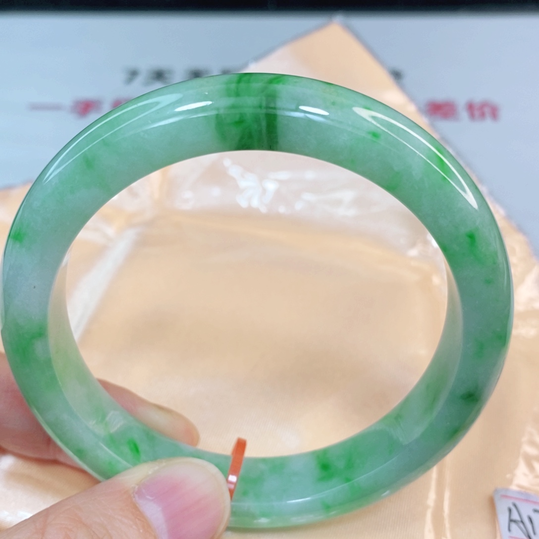 翡翠手镯未镶嵌59.5圈口正圈