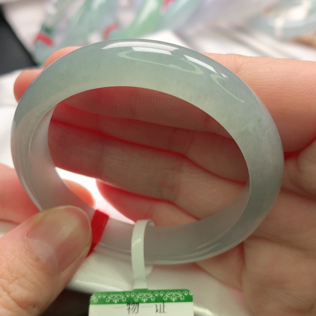 翡翠未镶嵌手镯52贵妃