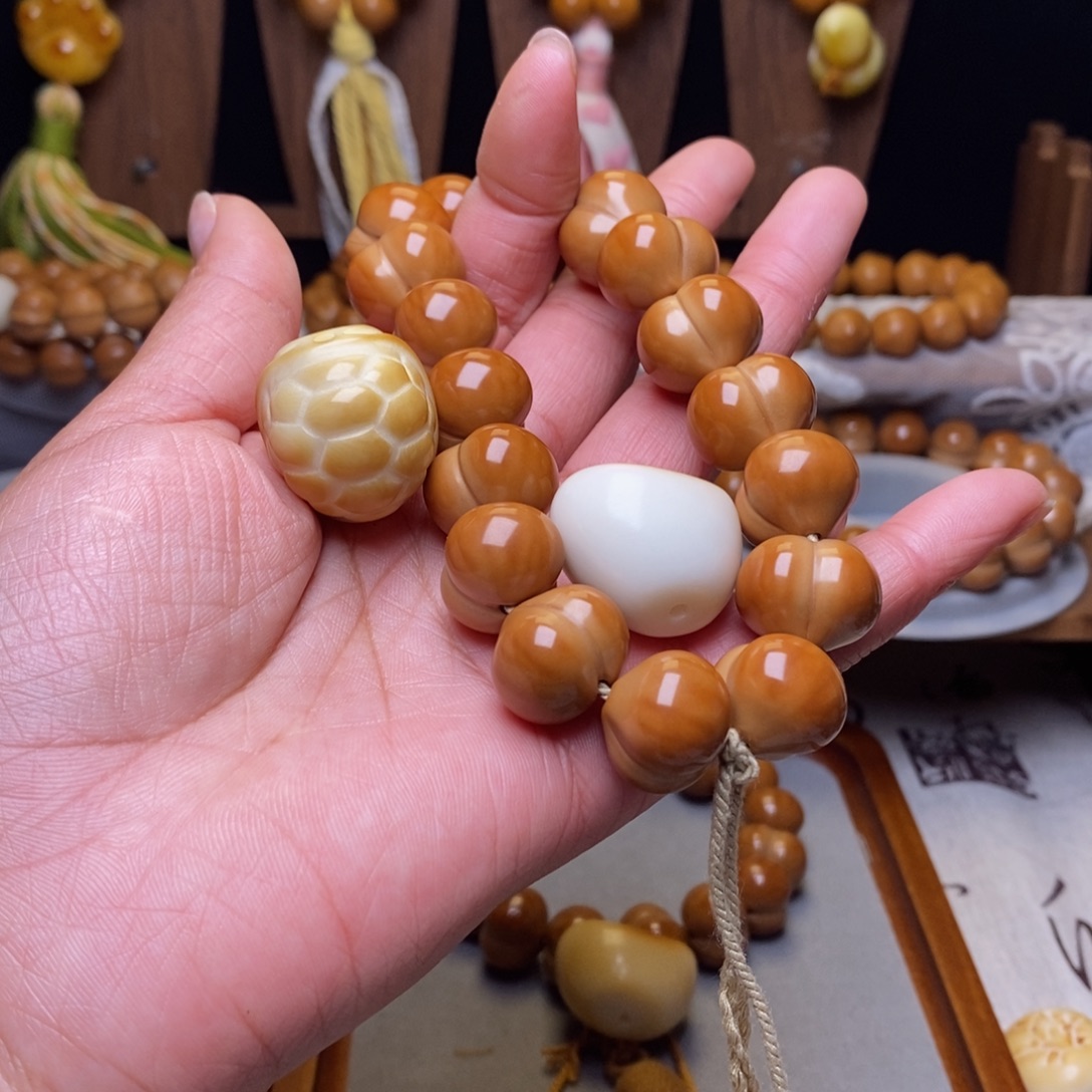 决***绝吊坠猴头核桃屁桃手持