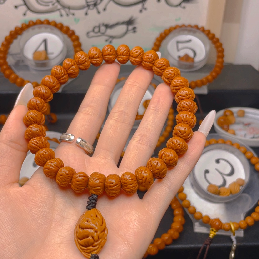 旭***仔文玩核桃吊坠1.33333333