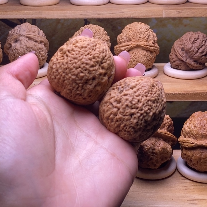 文玩核桃吊坠8。         