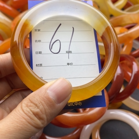 石英质玉未镶嵌手镯