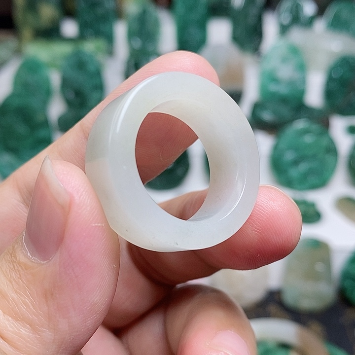 未镶嵌独山玉颈饰王*