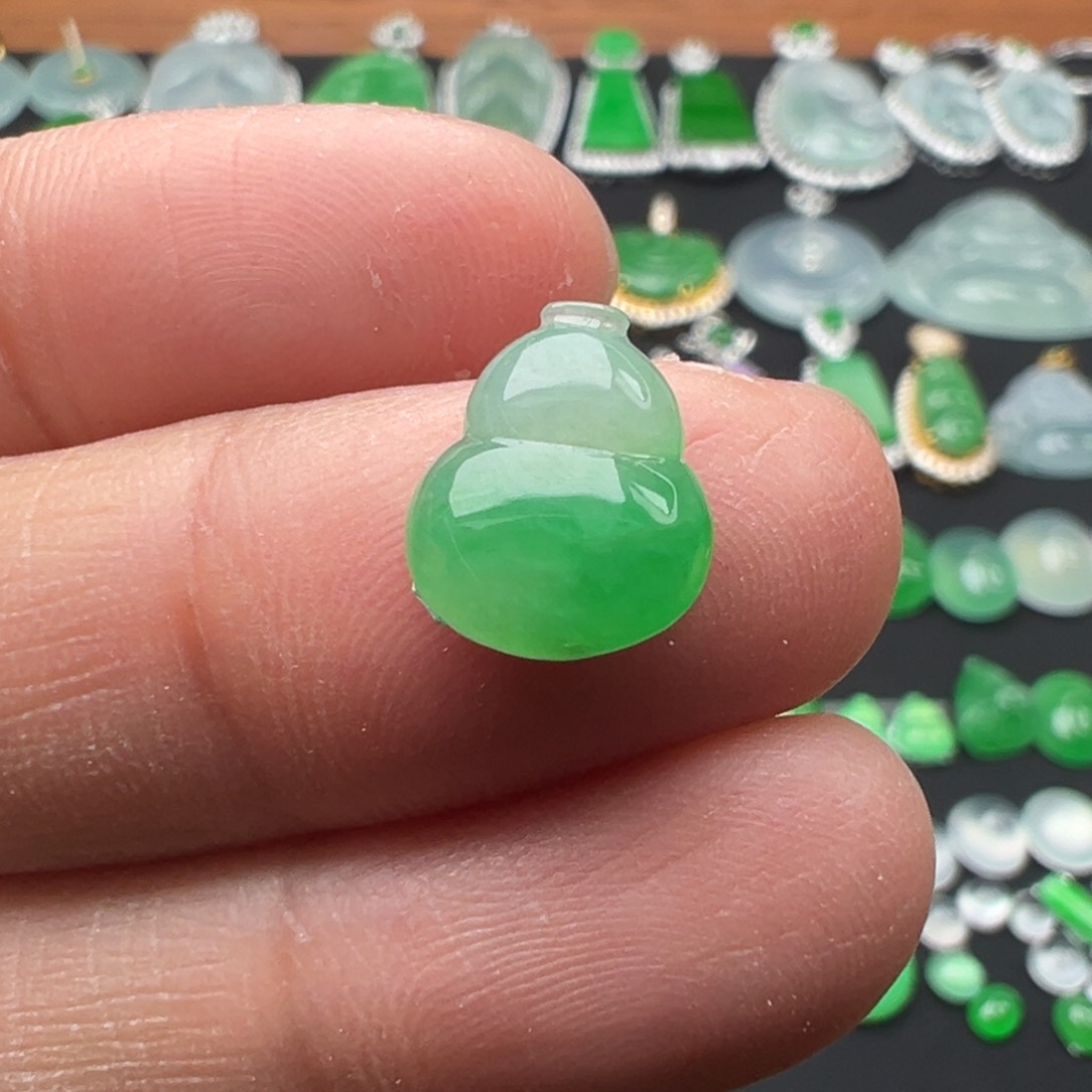 翡翠颈饰未镶嵌葫芦11.2