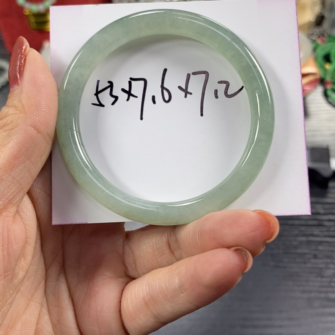 翡翠手镯未镶嵌天然翡翠