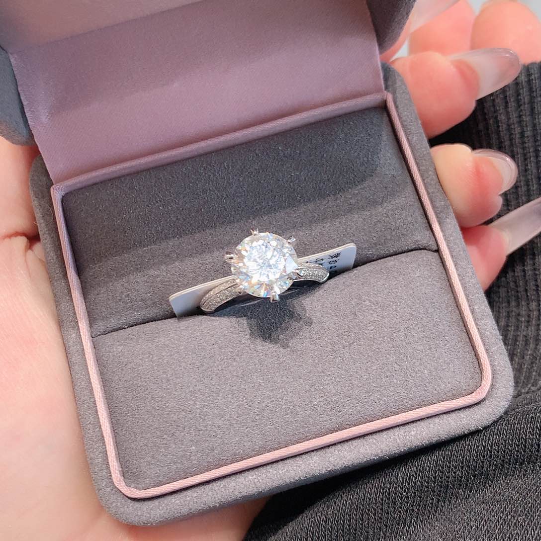 实验室培育钻石18K金镶嵌?****₆