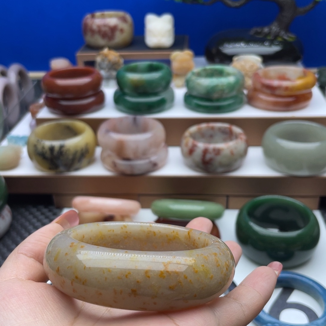 石英质玉手镯未镶嵌