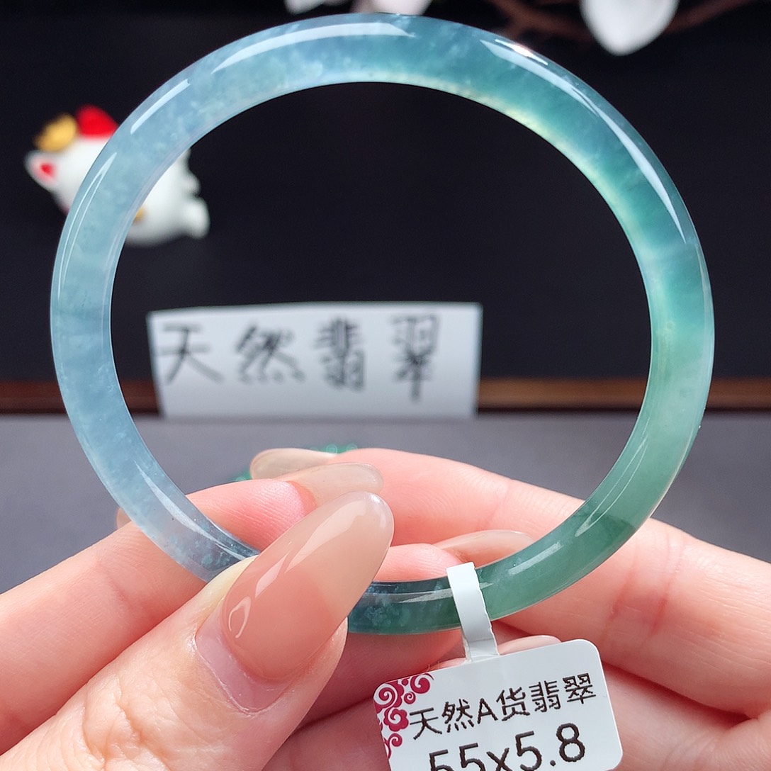 翡翠手镯（圆镯）未镶嵌