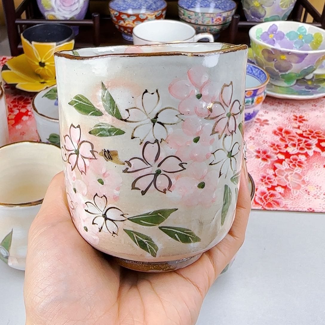 他家茶具瓷器真美！